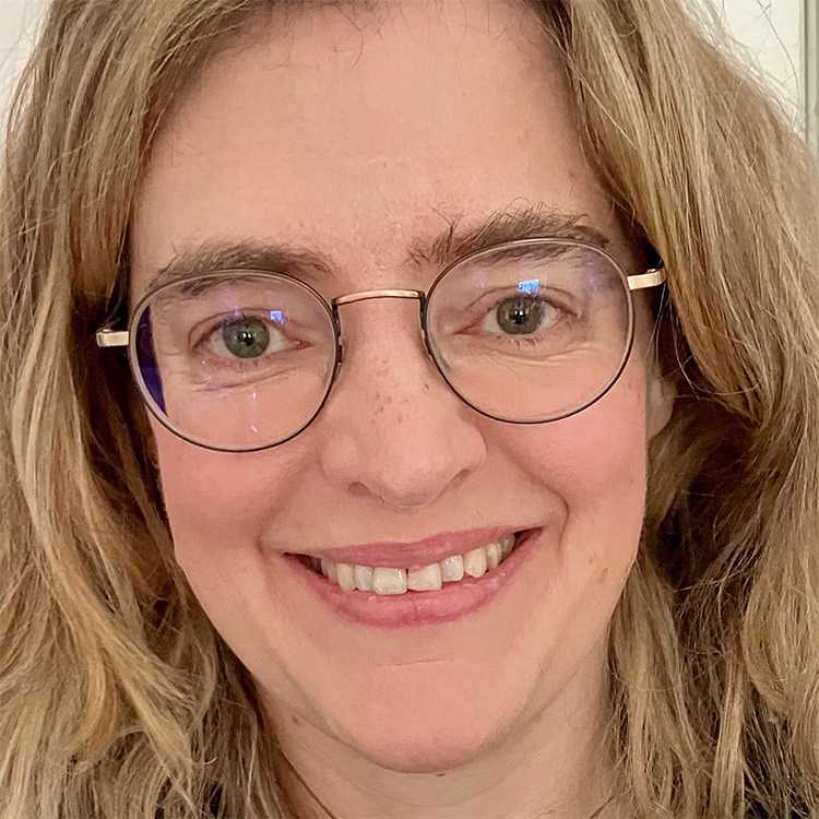 Ein Bild in ihrer Hand. Faltfächer als interaktive Kunstobjekte