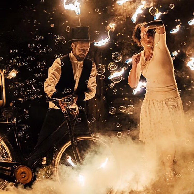 Glitzer Glanz & Feuertanz - Walzwerk Münchenstein