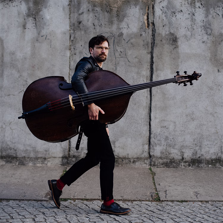 Makar Novikov „LONG JOURNEY“ - Pflegi Muri